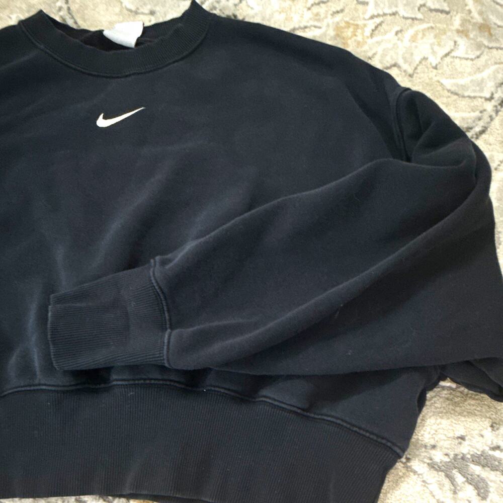 Nike Women’s Small Black Crewneck Sweatshirt Cropped Fleece Solid Long Sleeve